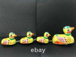 Wind-up Duck Family Parade Vintage 1950s
