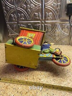 Wyandotte vintage Humphrey Mobile Wind Up Toy